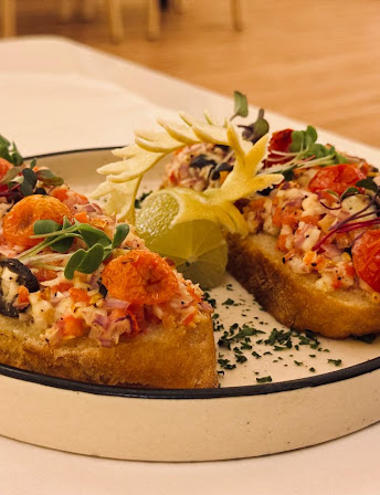 Classic Tomato Basil Crostini